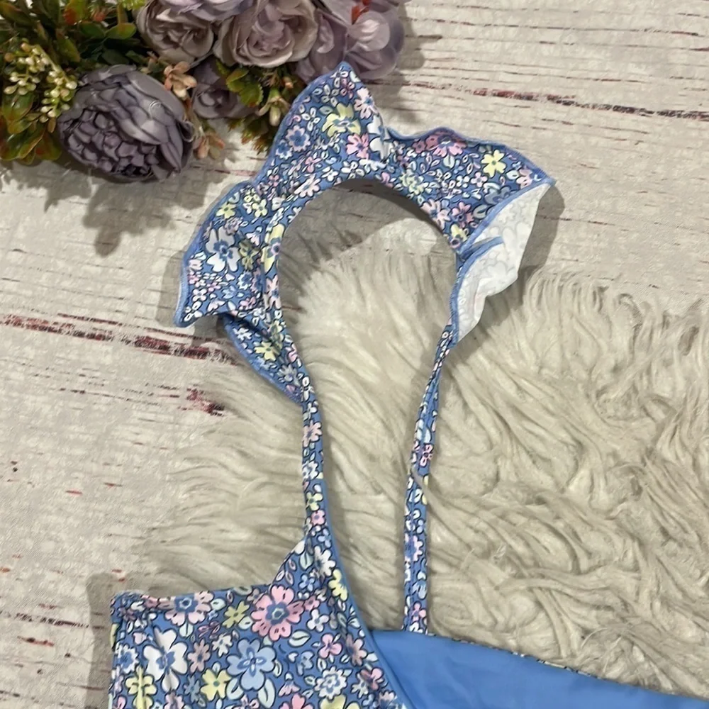 NWT Frankie’s bikinis Birdie Bikini top in springtime
